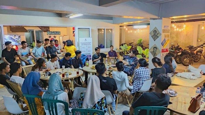 Puluhan Pemuda Bacarita Bersama Bung Lex, Bahas Solusi tuk Majukan Kota Ambon
