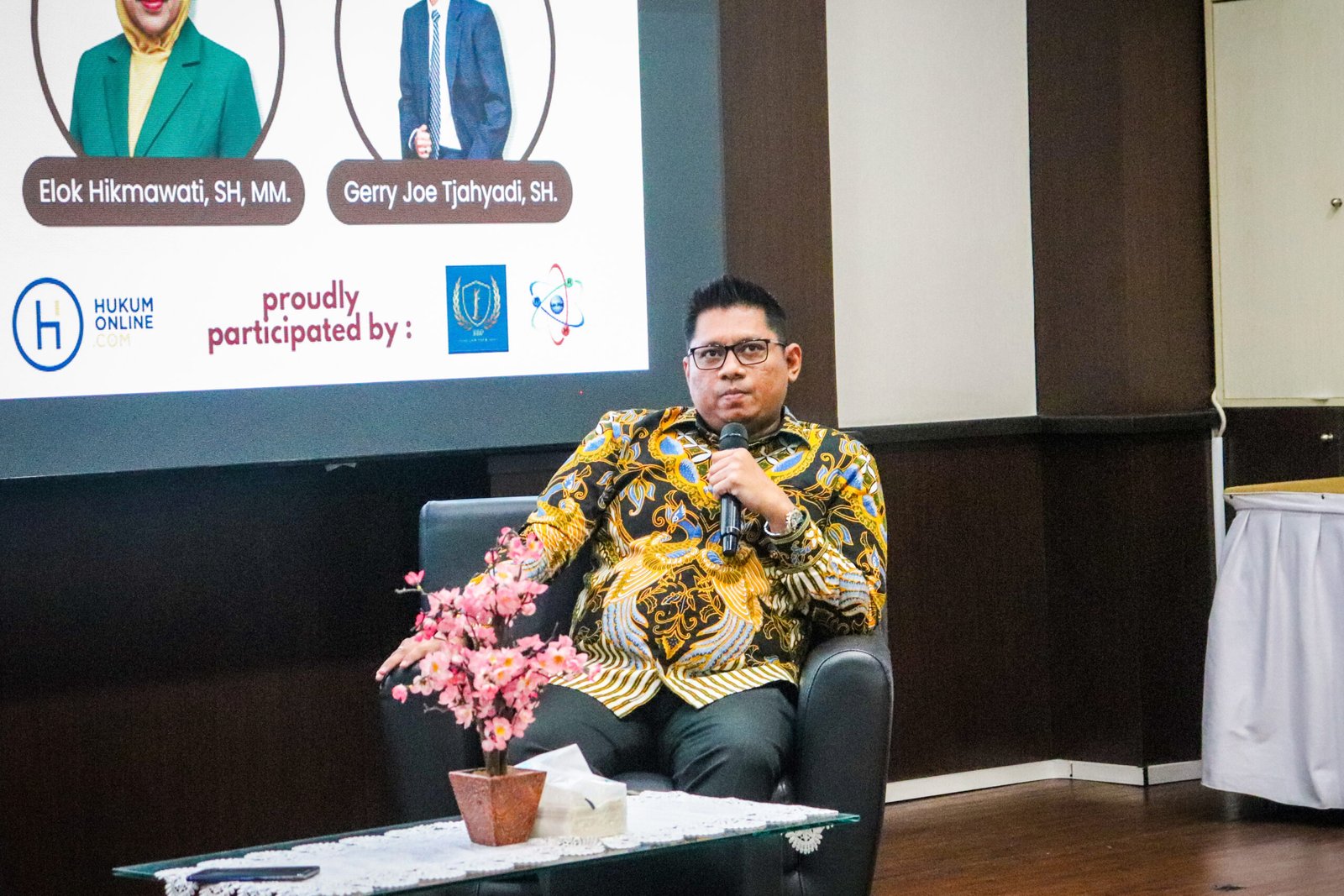 Dari Bangku Kuliah hingga Praktik Mandiri: Bapak Alexander Waas Berbagi Pengalaman di LKBH Law Fair